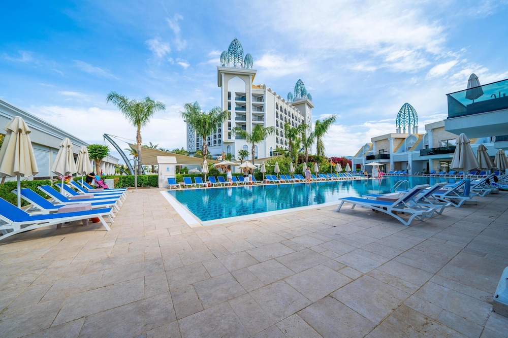 Granada Luxury Belek — Pool in Belek