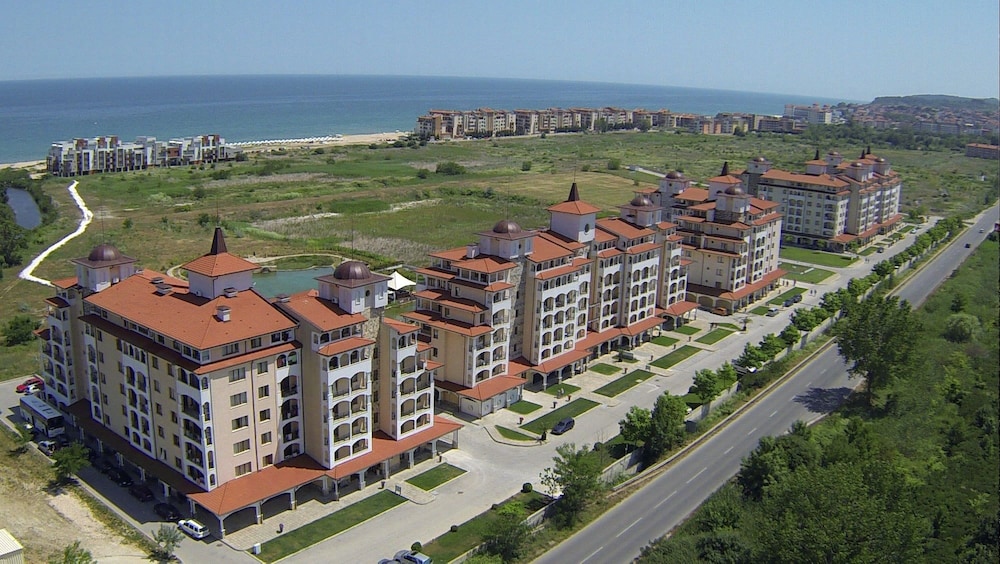 Sunrise All Suites Resort - All Inclusive — Hotel building in Obzor, Burgas Region
