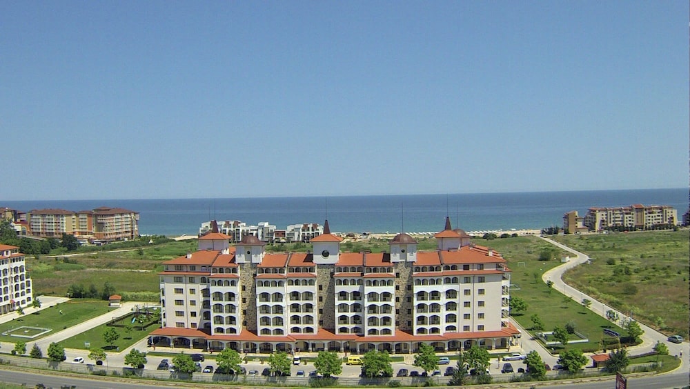 Sunrise All Suites Resort - All Inclusive — Hotel building in Obzor, Burgas Region