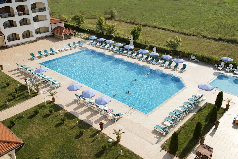 Sunrise All Suites Resort - All Inclusive — Swimming pool in Obzor, Burgas Region