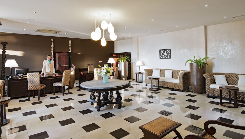 Sunrise All Suites Resort - All Inclusive — Hotel building in Obzor, Burgas Region