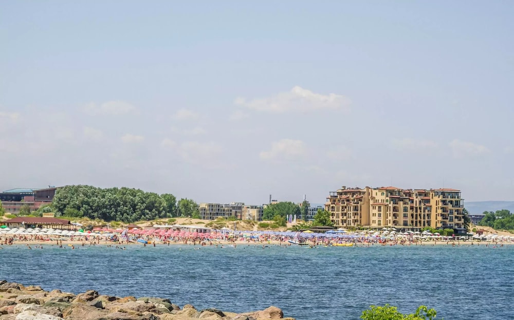Nessebar Beach — Beach in Sunny Beach, Burgas Region