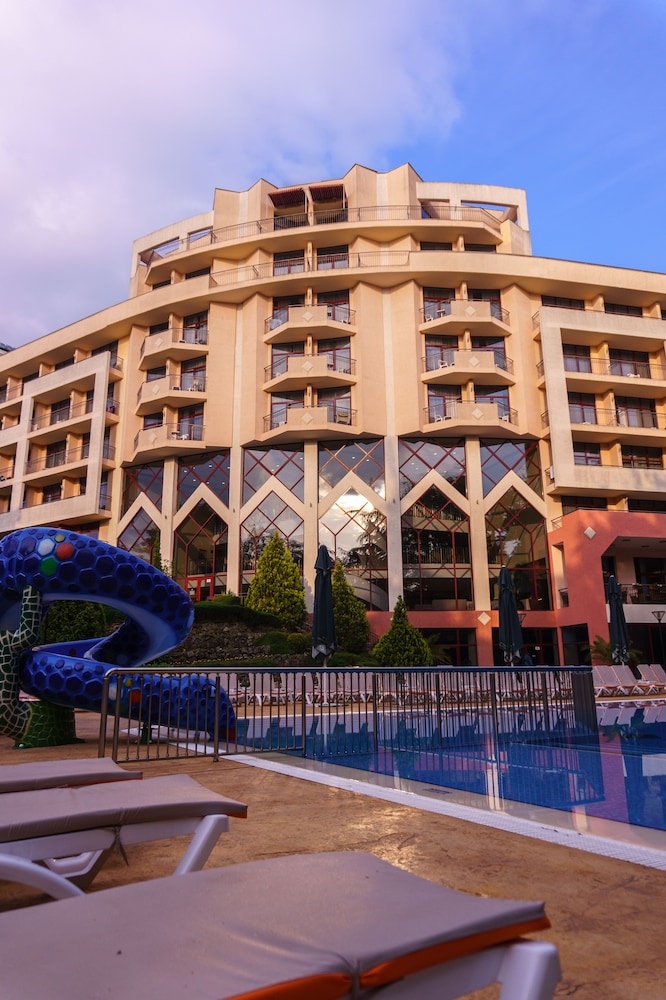 Park Hotel Odessos — Hotel building in Golden Sands, Varna Region