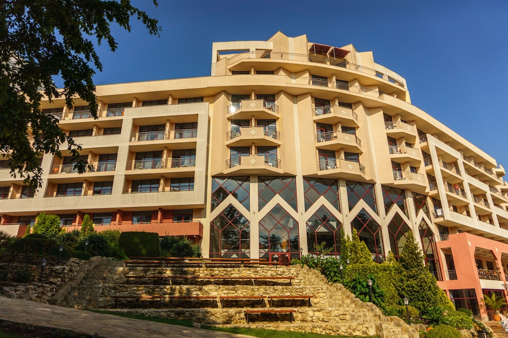 Park Hotel Odessos — Hotel building in Golden Sands, Varna Region