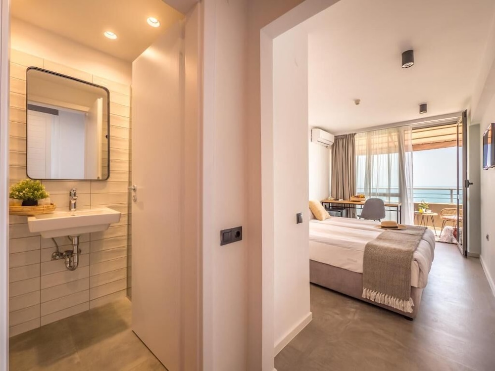 Hotel Excelsior — Hotel rooms in Golden Sands, Varna Region