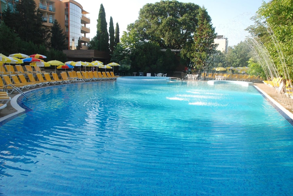 Hotel Excelsior — Swimming pool in Golden Sands, Varna Region