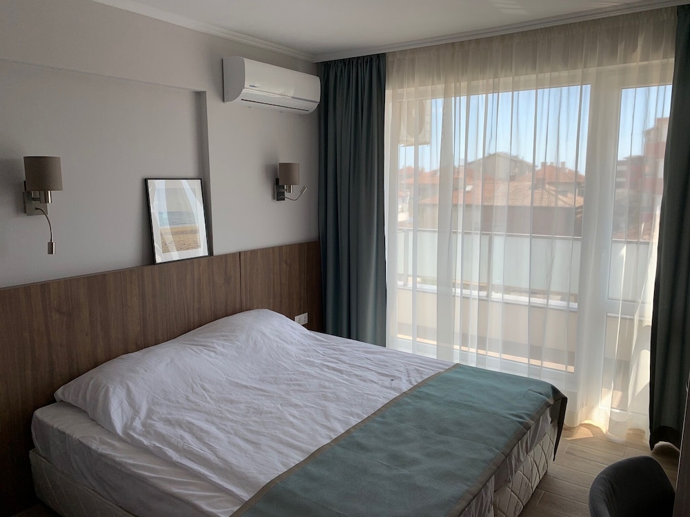 Hotel Cinema — Hotel rooms in Primorsko, Burgas Region