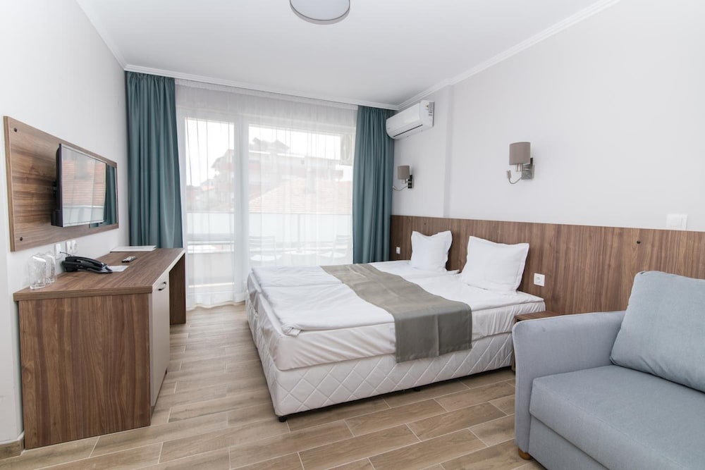 Hotel Cinema — Hotel rooms in Primorsko, Burgas Region