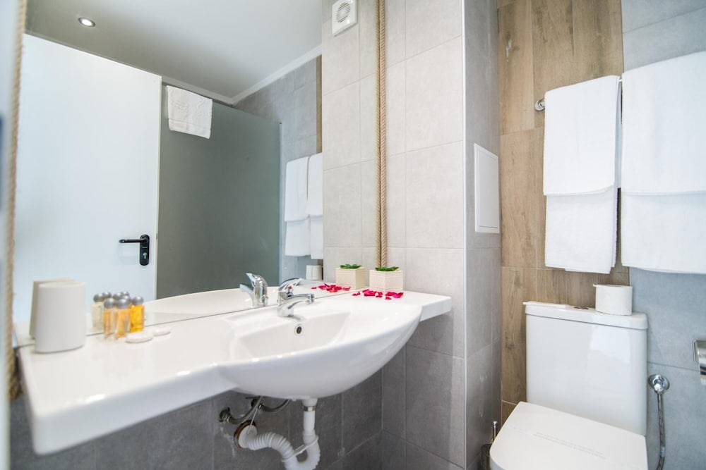 Hotel Cinema — Hotel rooms in Primorsko, Burgas Region
