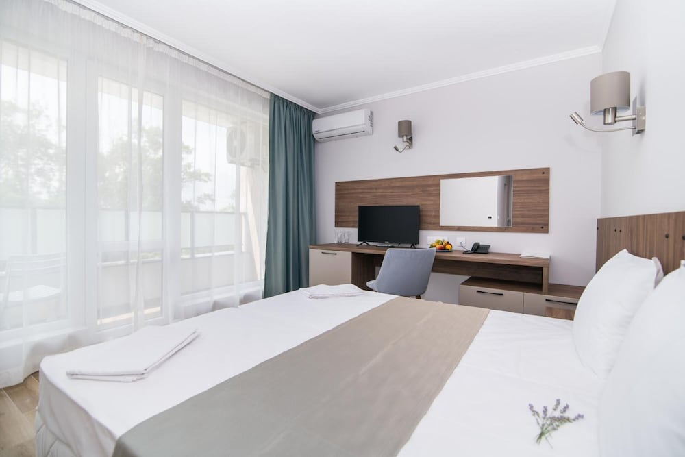 Hotel Cinema — Hotel rooms in Primorsko, Burgas Region