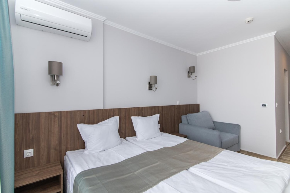 Hotel Cinema — Hotel rooms in Primorsko, Burgas Region