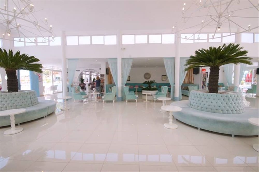 Karbel Hotel - All Inclusive — Hotel building in Fethiye, Mugla