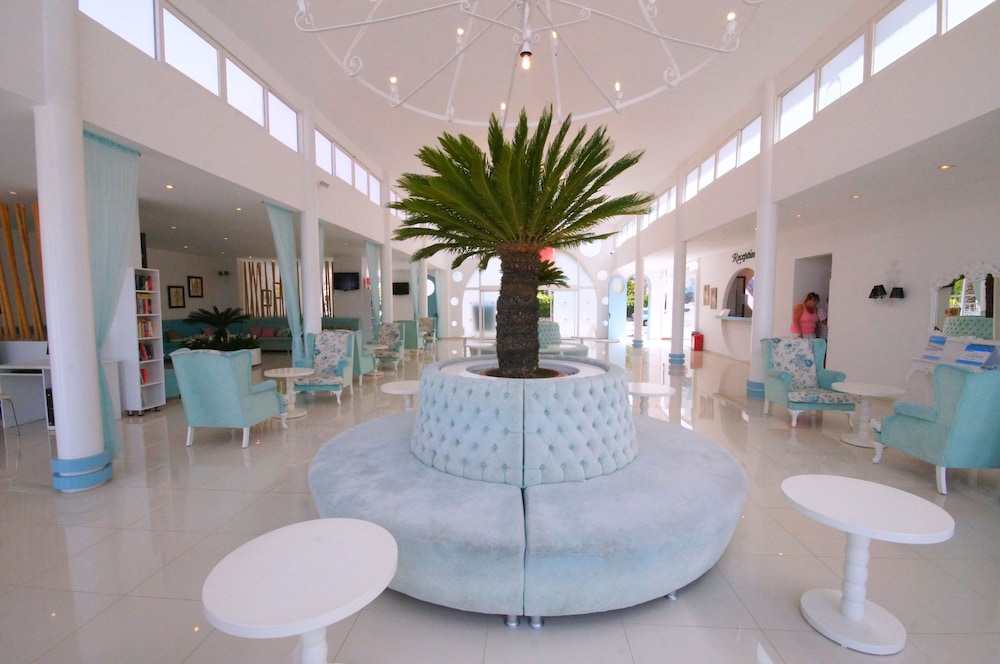 Karbel Hotel - All Inclusive — Hotel building in Fethiye, Mugla