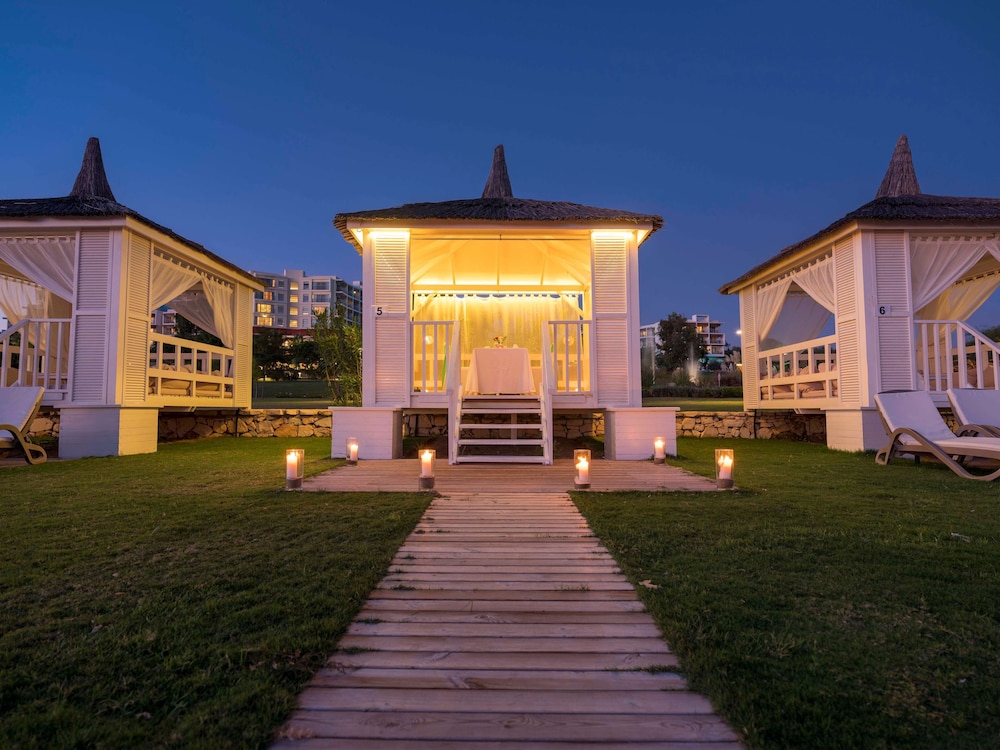 Akra Sorgun Tui Blue Sensatori - All Inclusive — Hotel building in Side