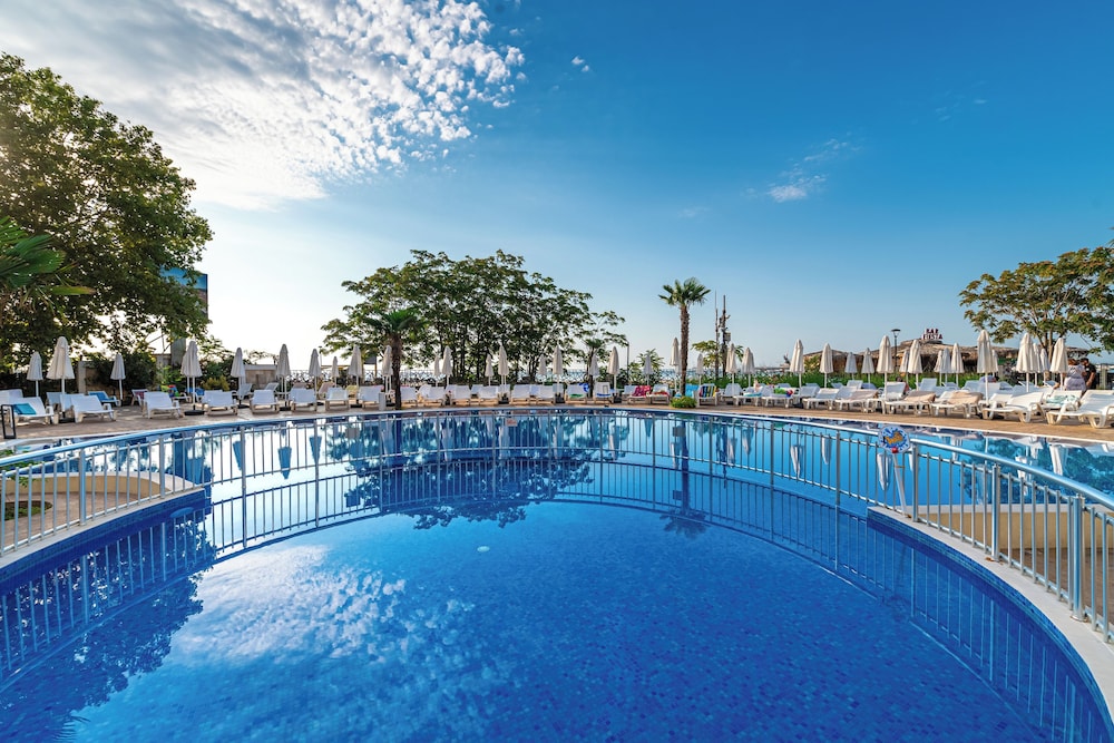 Hotel Zenith — Swimming pool in Sunny Beach, Burgas Region