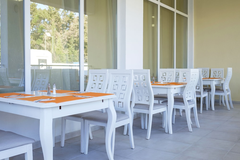 Garden Nevis - All Inclusive — Restaurant & bars in Sunny Beach, Burgas Region