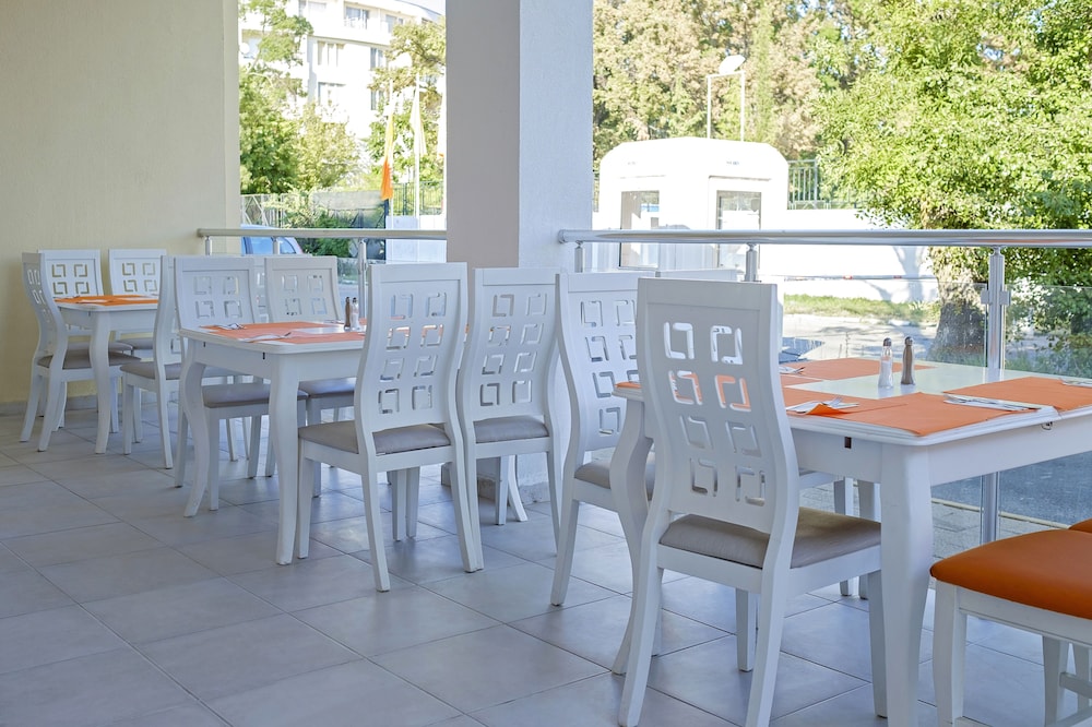 Garden Nevis - All Inclusive — Restaurant & bars in Sunny Beach, Burgas Region