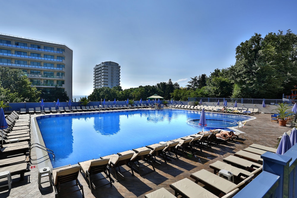 Hotel Sofia - All Inclusive — Swimming pool in Golden Sands, Varna Region