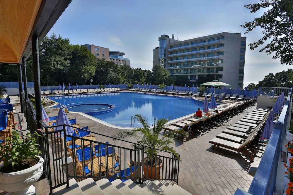 Hotel Sofia - All Inclusive — Swimming pool in Golden Sands, Varna Region