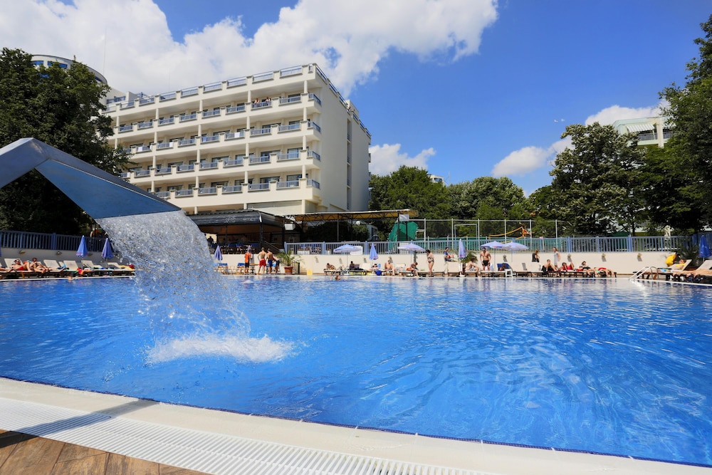 Hotel Sofia - All Inclusive — Swimming pool in Golden Sands, Varna Region