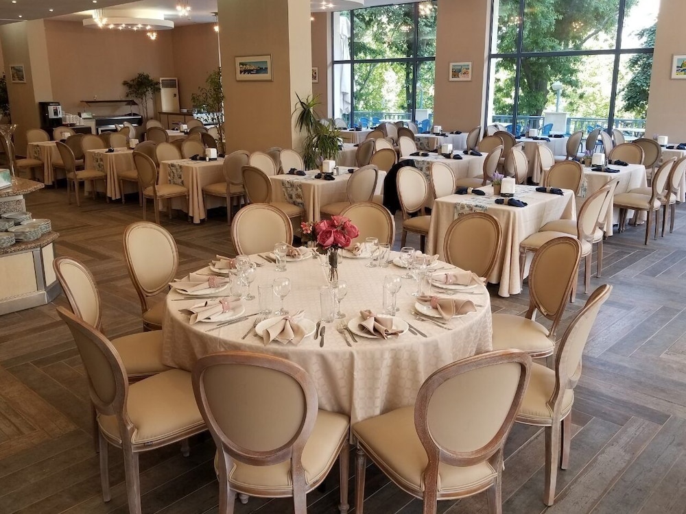 Hotel Sofia - All Inclusive — Restaurant & bars in Golden Sands, Varna Region