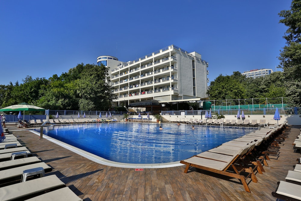 Hotel Sofia - All Inclusive — Swimming pool in Golden Sands, Varna Region