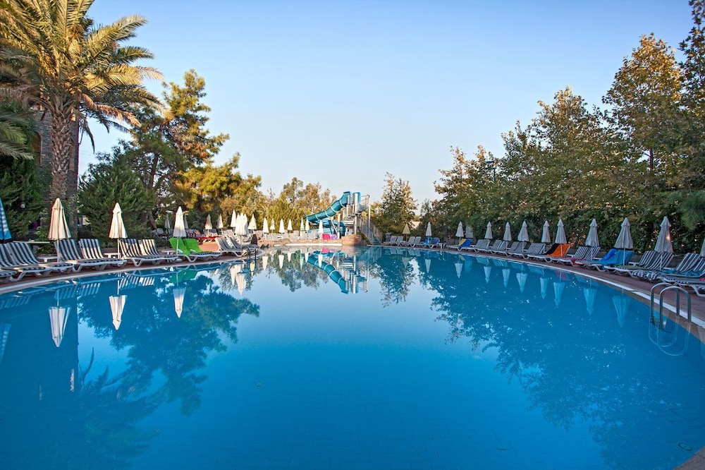 Dosi Hotel - All Inclusive — Swimming pool in Side