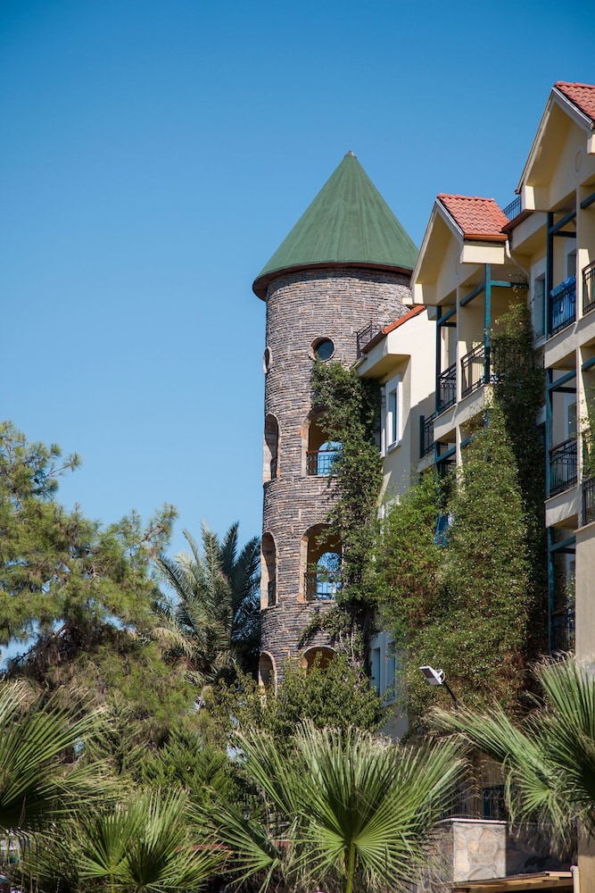 Dosi Hotel - All Inclusive — Hotel building in Side