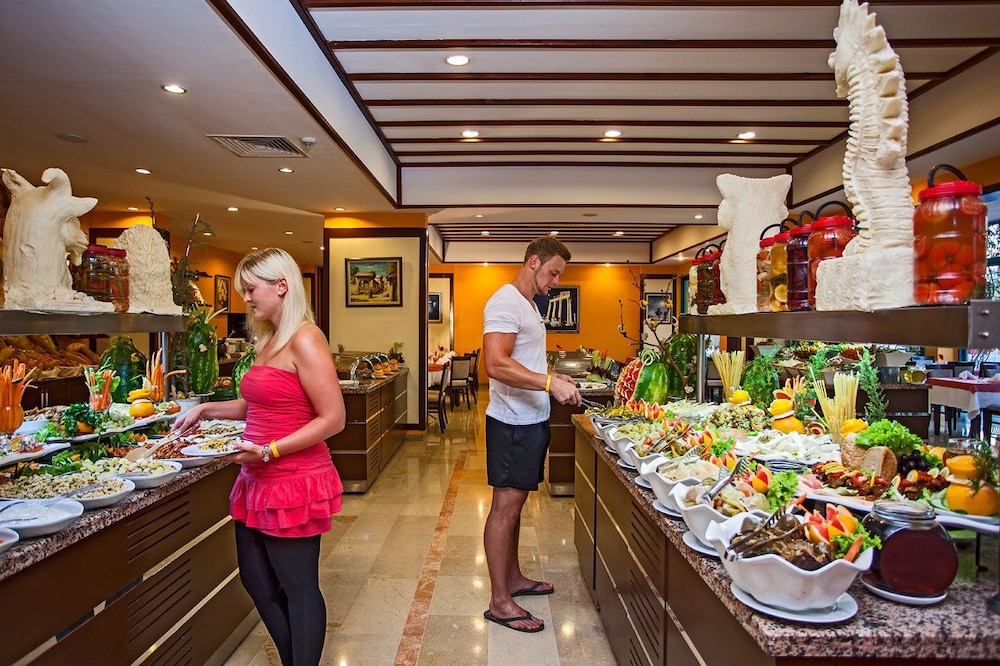 Dosi Hotel - All Inclusive — Restaurant & bars in Side