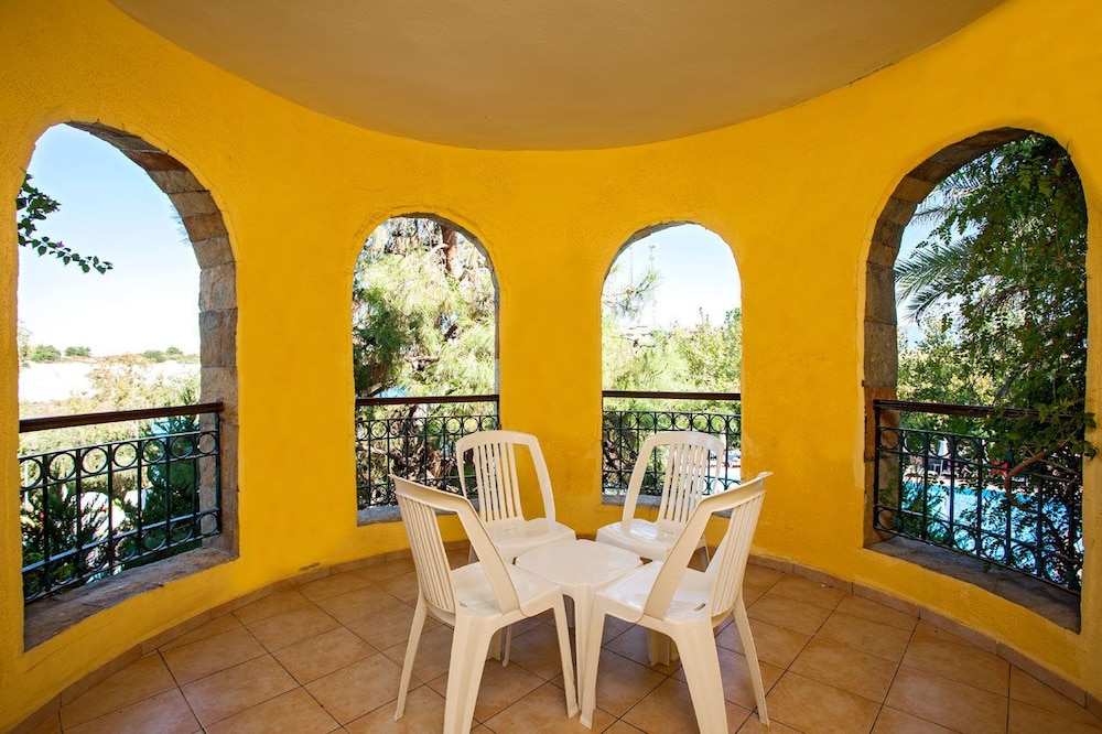 Dosi Hotel - All Inclusive — Hotel building in Side