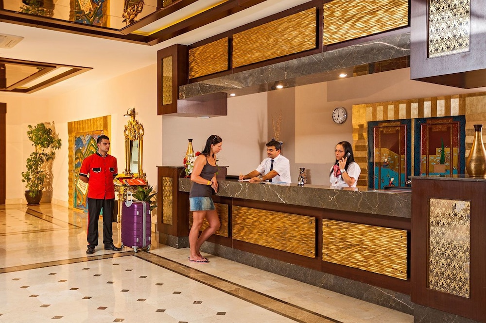 Dosi Hotel - All Inclusive — Hotel building in Side