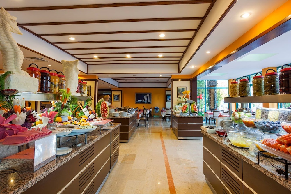 Dosi Hotel - All Inclusive — Restaurant & bars in Side