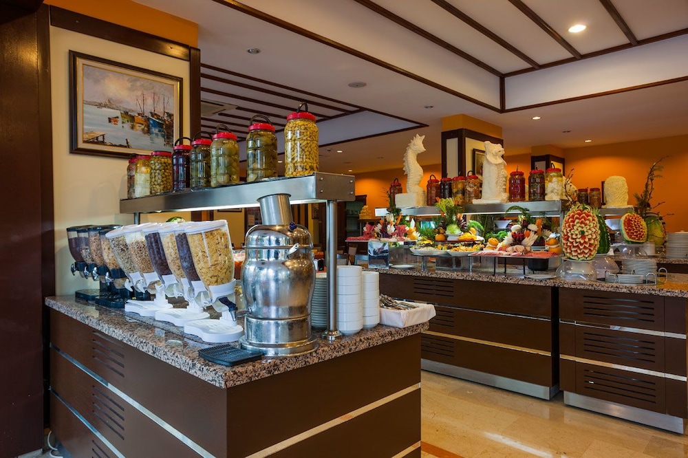 Dosi Hotel - All Inclusive — Restaurant & bars in Side