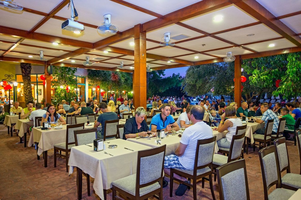 Dosi Hotel - All Inclusive — Restaurant & bars in Side