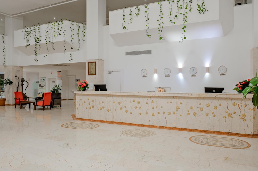 Sural Hotel - All Inclusive — Hotel building in Side