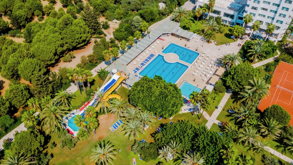 Sural Hotel - All Inclusive — Swimming pool in Side