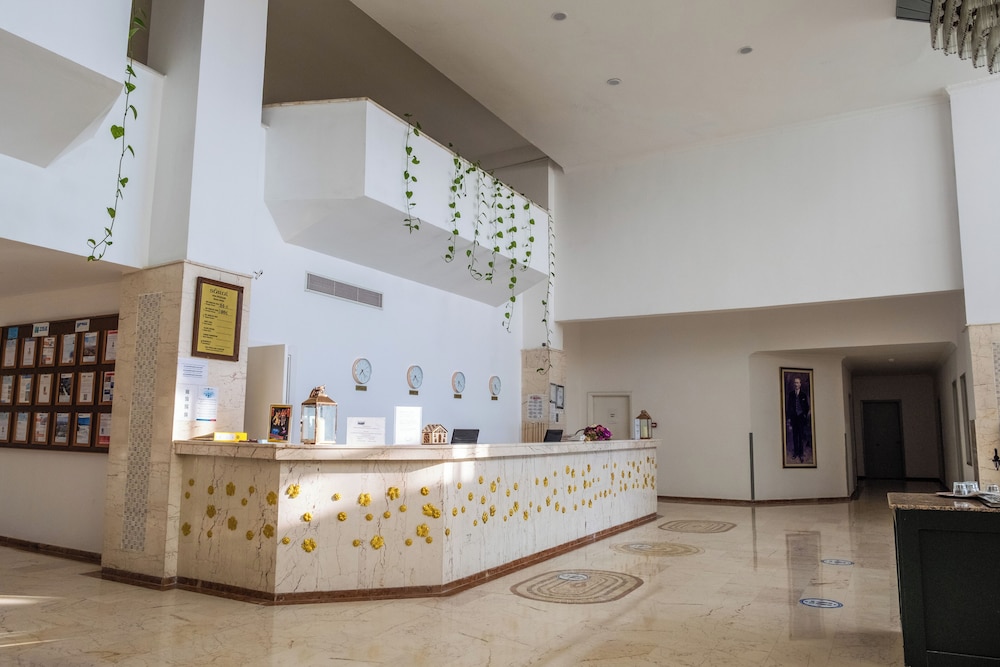 Sural Hotel - All Inclusive — Hotel building in Side