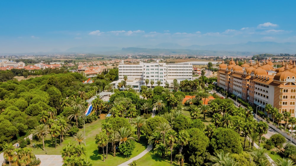 Sural Hotel - All Inclusive — Hotel building in Side
