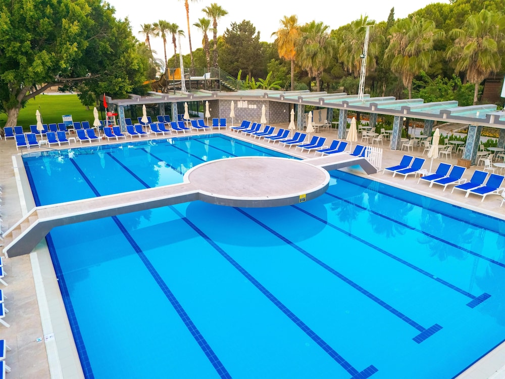 Sural Hotel - All Inclusive — Swimming pool in Side