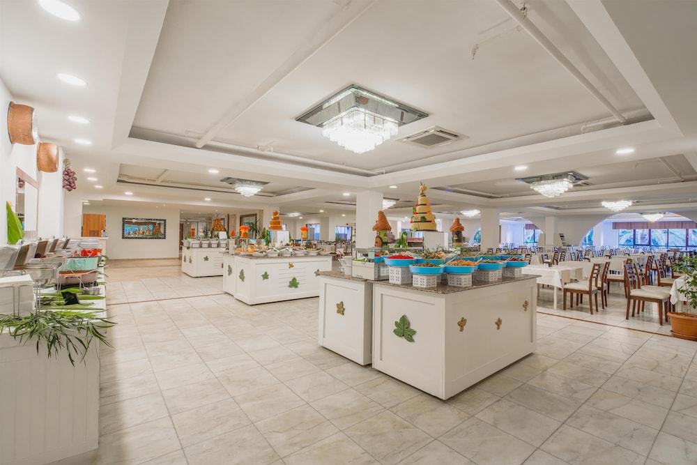 Sural Hotel - All Inclusive — Restaurant & bars in Side