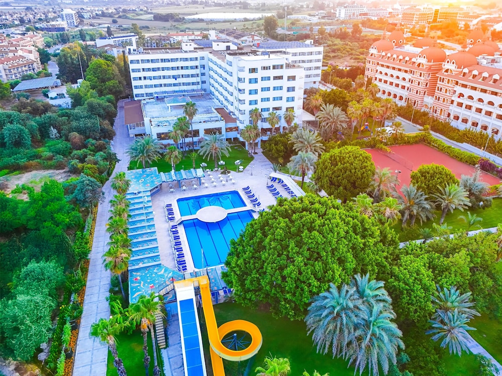 Sural Hotel - All Inclusive — Hotel building in Side