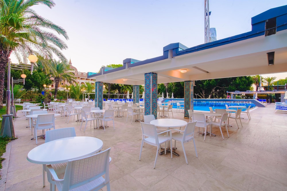 Sural Hotel - All Inclusive — Restaurant & bars in Side