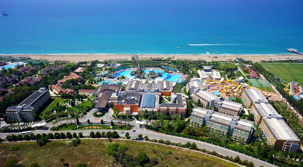 AQI Pegasos World - All inclusive — Hotel building in Side