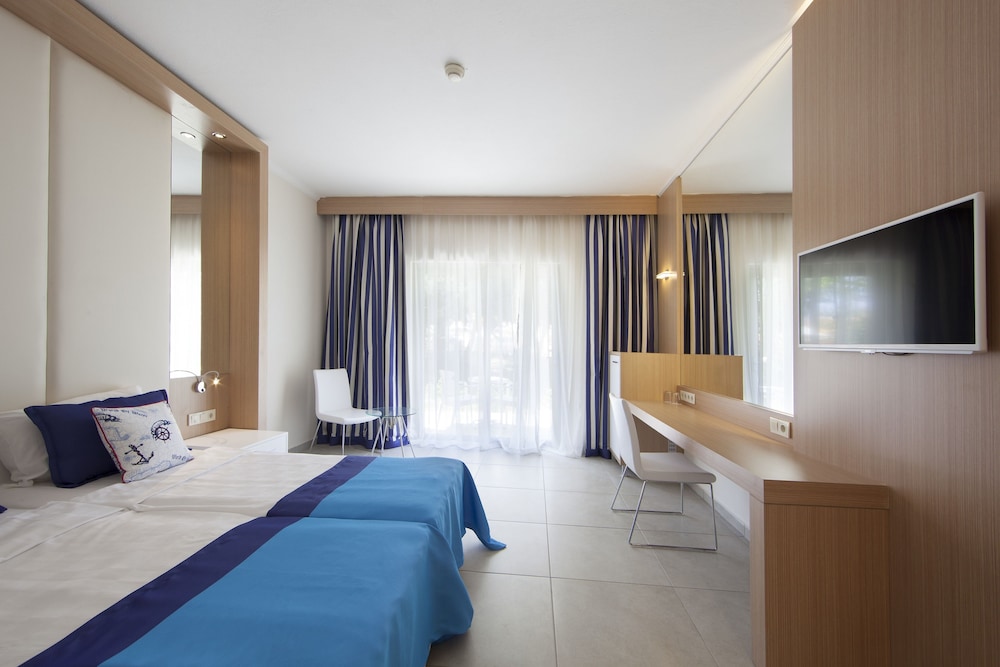 AQI Pegasos World - All inclusive — Hotel rooms in Side