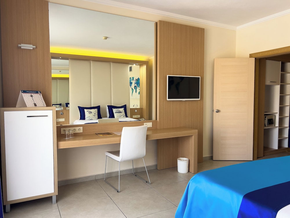AQI Pegasos World - All inclusive — Hotel rooms in Side