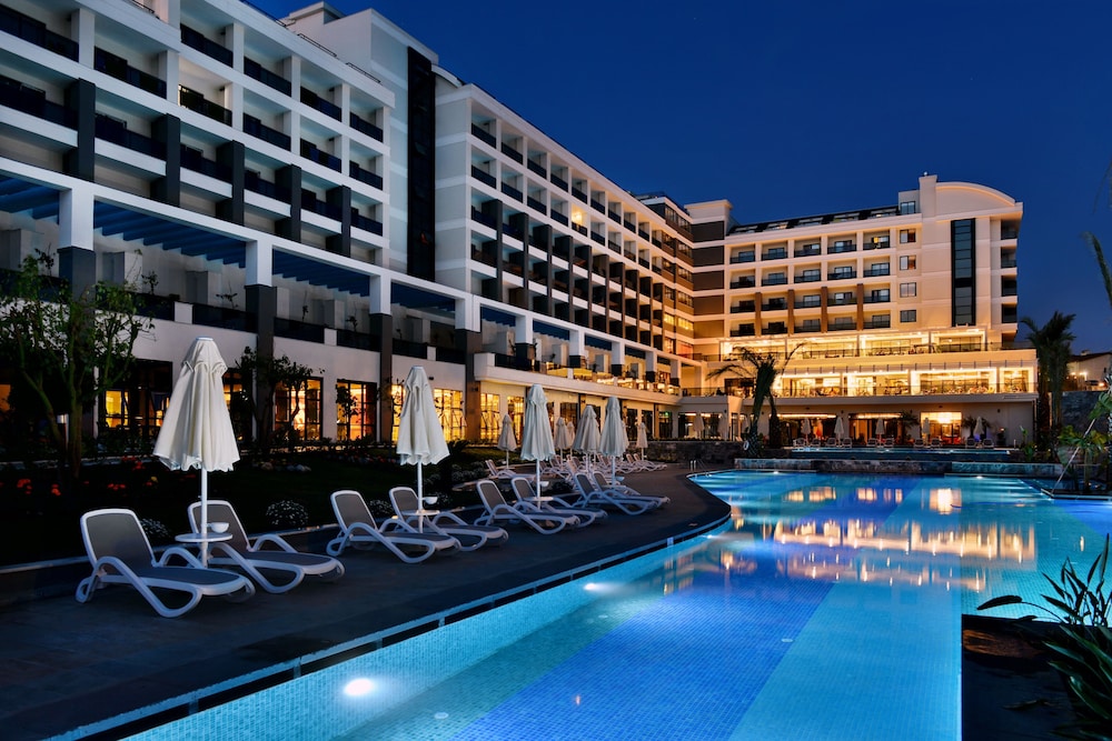 Seaden Valentine Resort & Spa - Adults Only - All inclusive — Hotel building in Side