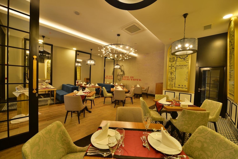 Seaden Valentine Resort & Spa - Adults Only - All inclusive — Restaurant & bars in Side