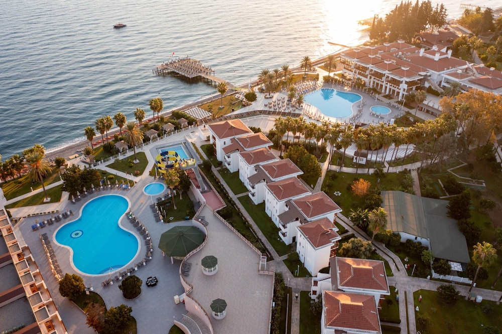 Corendon Hydros Club Kemer - Ultra All Inclusive — Hotel building in Kemer