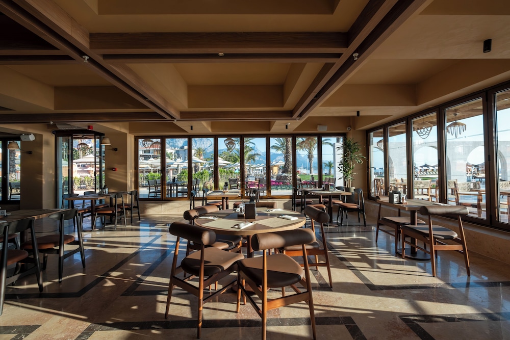 Corendon Hydros Club Kemer - Ultra All Inclusive — Restaurant & bars in Kemer
