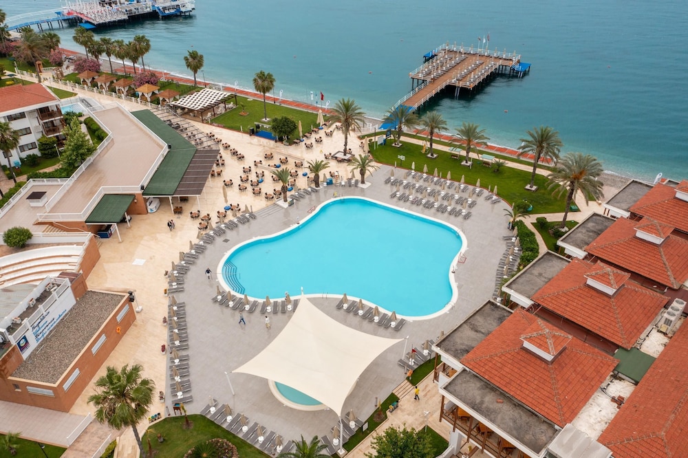 Corendon Hydros Club Kemer - Ultra All Inclusive — Swimming pool in Kemer